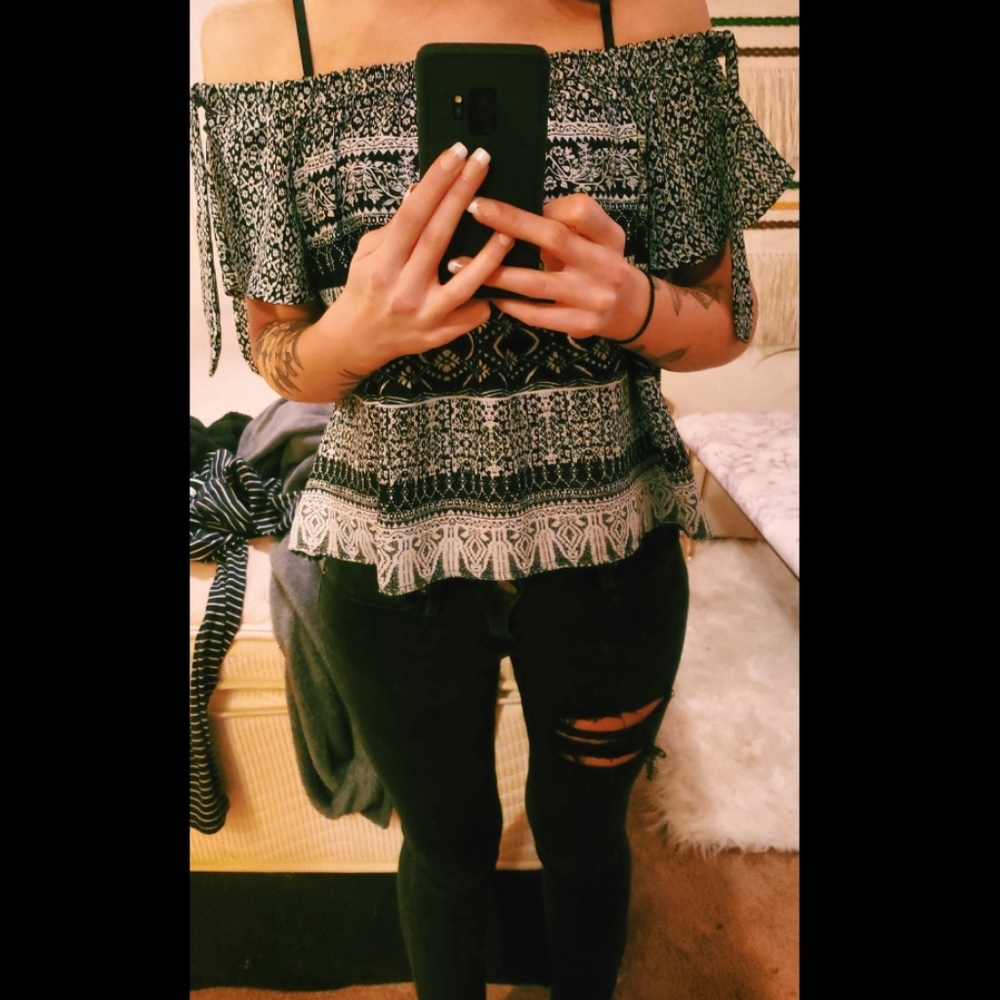 Off-the-shoulder Bohemian style Black/White top